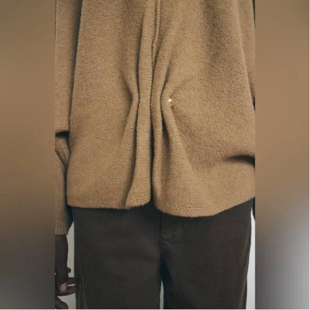 Zara KNIT SWEATER WITH GOLDEN APPLIQUÉ NWT - Picture 2 of 6